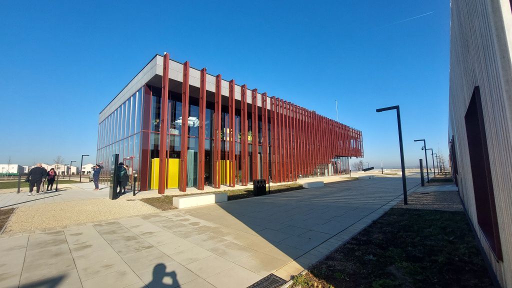 GALERIE FOTO | Cum arată "žacasă" la David Popovici, în complexul unde au numit o piscină dup - Imagine 23