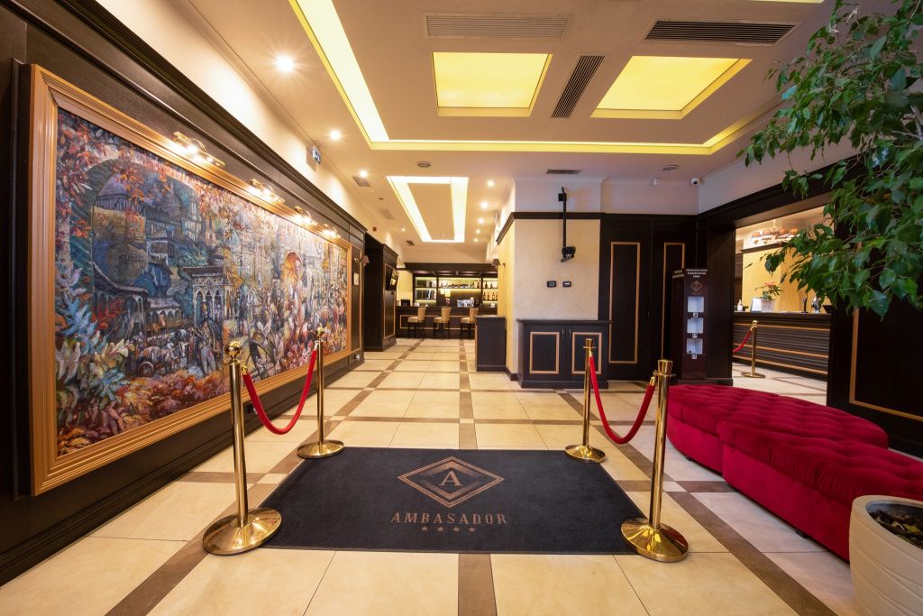 Hotelul Ambasador din Capitală are un nou proprietar! Hotelul va fi renovat și deschis sub un alt - Imagine 4