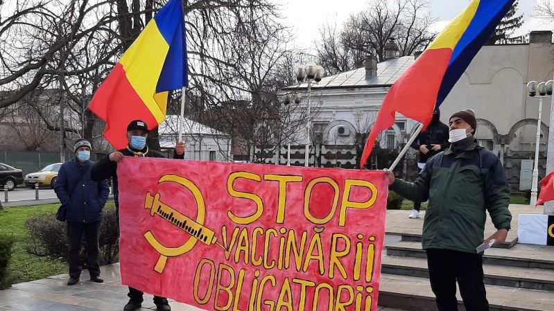 Proteste împotriva restricțiilor și la Galați: protestatarii au mers în fața Spitalului Județean