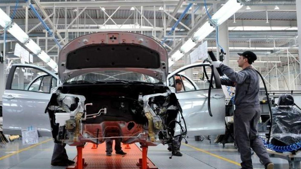 Producția de autoturisme în România a scăzut cu 10% în primele 11 luni