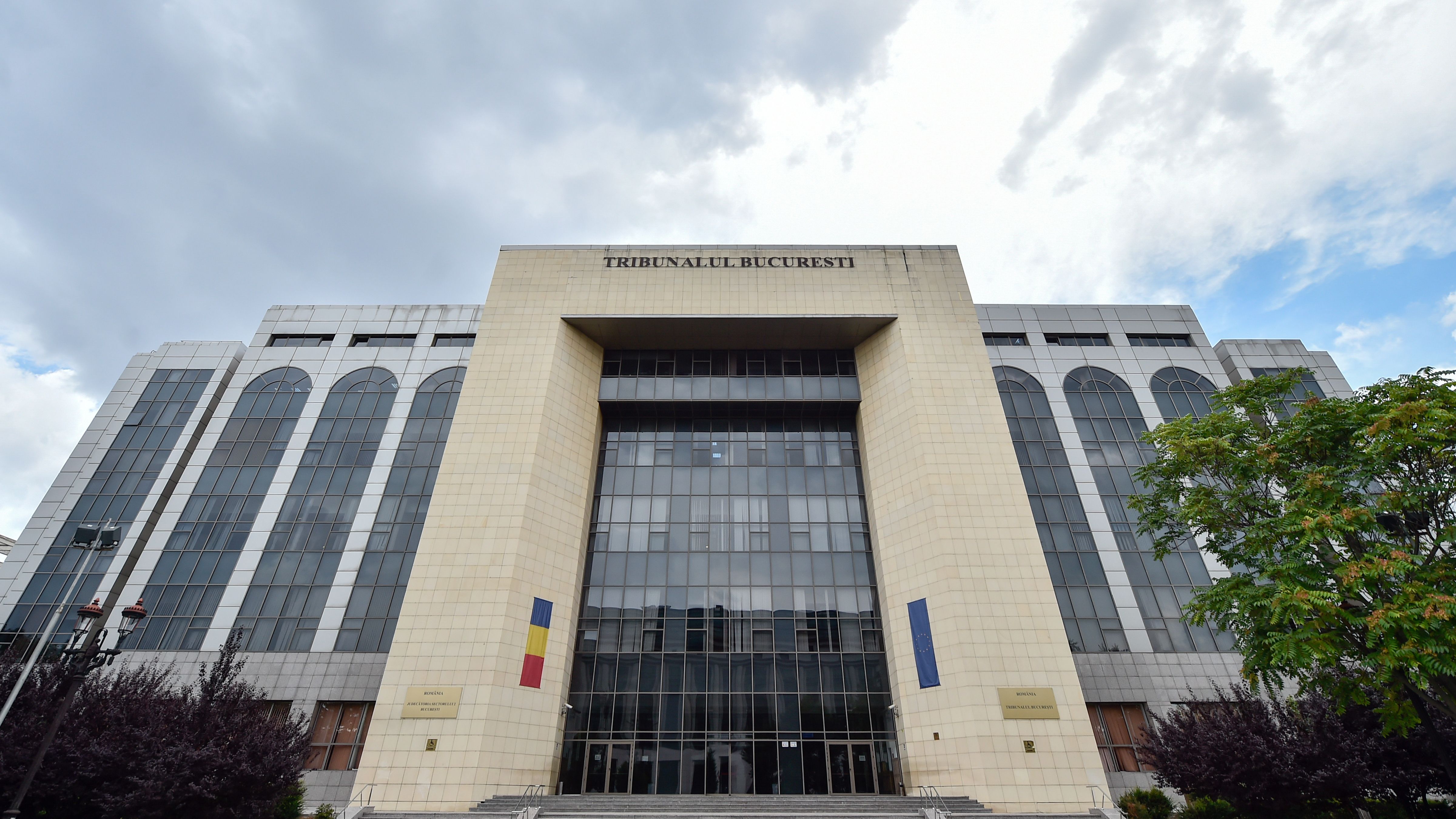 Ameninţare cu bombă la Tribunalul Bucureşti; traficul în zonă a fost deviat, pirotehniştii fac verificări