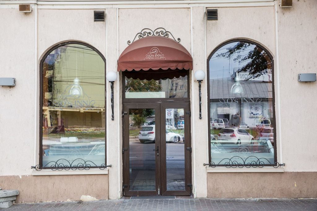 GALERIE FOTO | Hotel emblematic din centrul Constanței, scos la vânzare pentru 1,1 mil. euro - Imagine 4