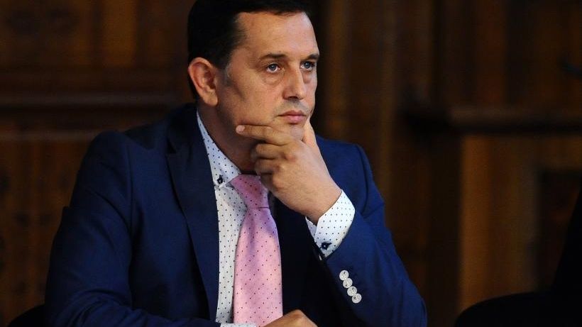 Consilierul lui Mihai Tudose ii sugereaza lui Liviu Dragnea sa isi dea demisia