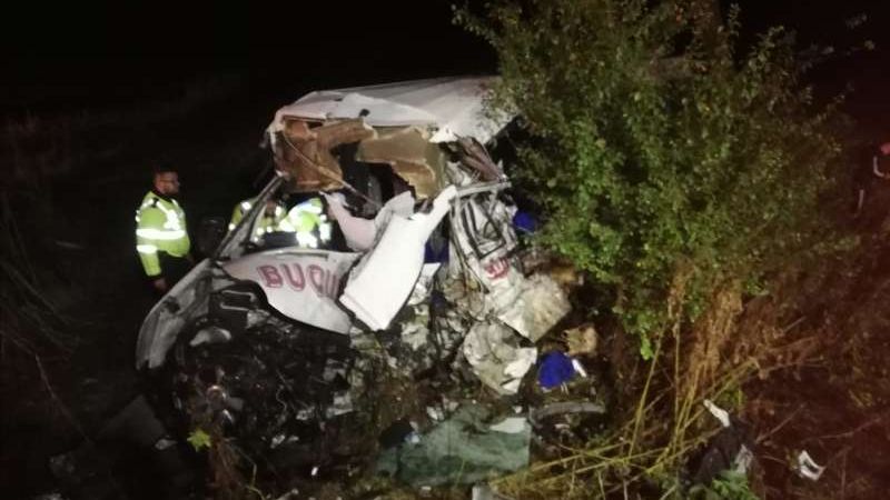 Accident extrem de grav intre Slobozia si Urziceni: 10 morti si 7 raniti dupa o coliziune intre un microbuz si un TIR