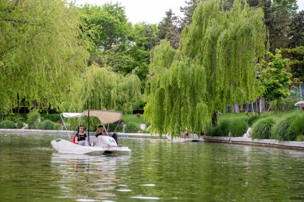 FOTO: Bucureștenii se vor putea plimba gratuit cu barca, pe lacul din Parcul Drumul Taberei, de PaÈ - Imagine 5