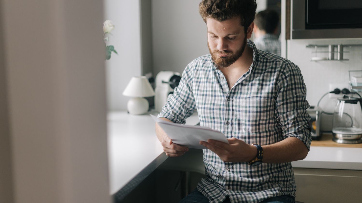 10 lucruri pe care trebuie să le știi înainte să schimbi furnizorul de energie în 2025