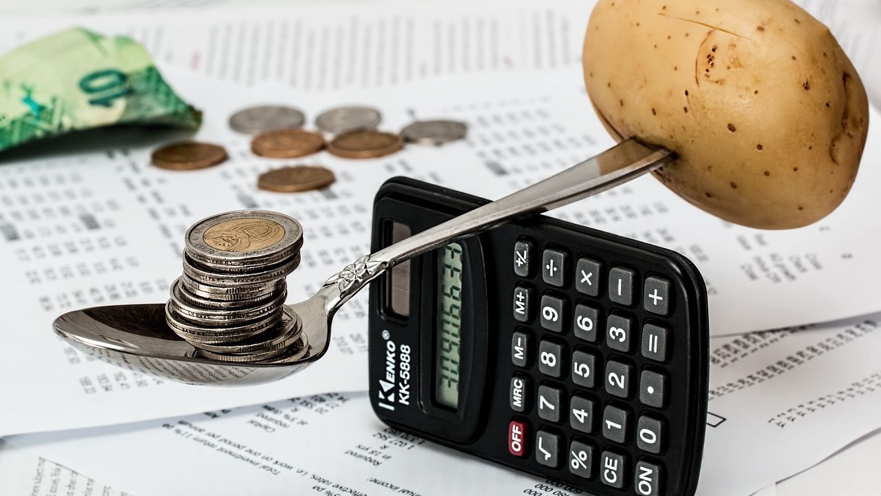 Economist șef ING: Românii mai trebuie să reziste o perioadă în fața inflației ridicate