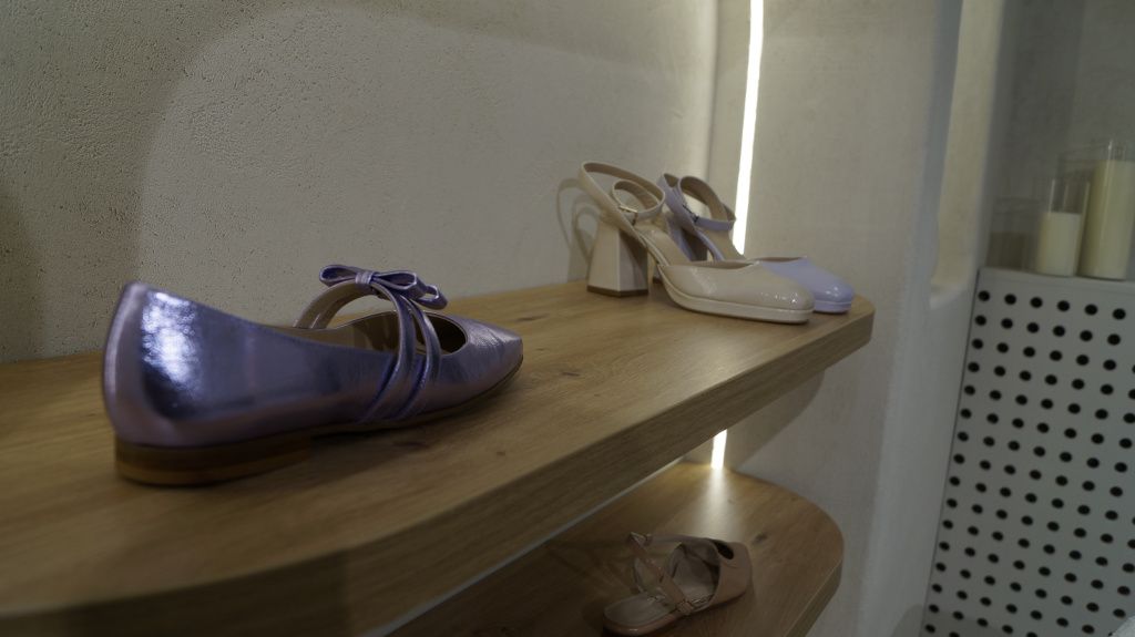Brandul românesc de încălțăminte Alura și-a deschis showroom în București. Fondatoare: Ne-am - Imagine 2
