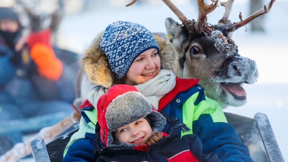 Finlanda: Tara lui Mos Craciun, intre afluenta de turisti si nemultumirea populatiei saami