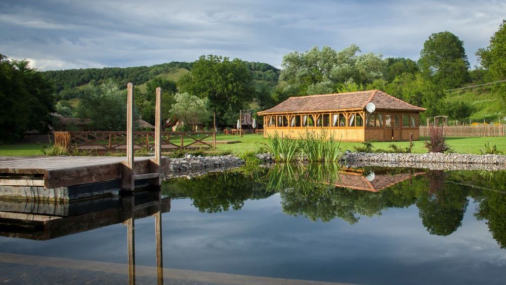 La muncă, dar în vacanță. Ce resorturi se transformă în birouri pentru cei care lucrează de acasă