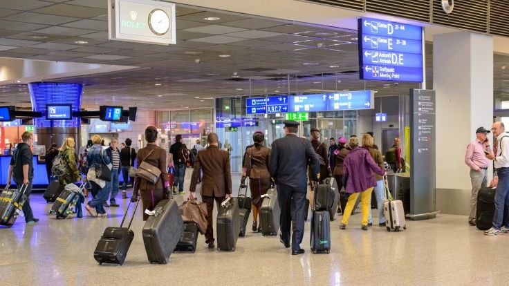 Fenomenul migratiei ia din nou amploare! Numarul romanilor care parasesc tara creste pentru al patrulea an la rand
