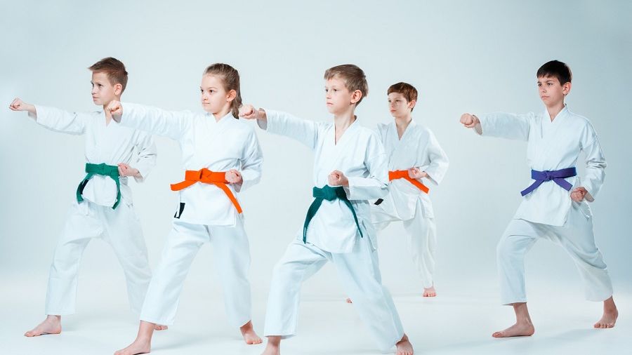 De ce să-ți încurajezi copilul să practice sporturile de autoapărare