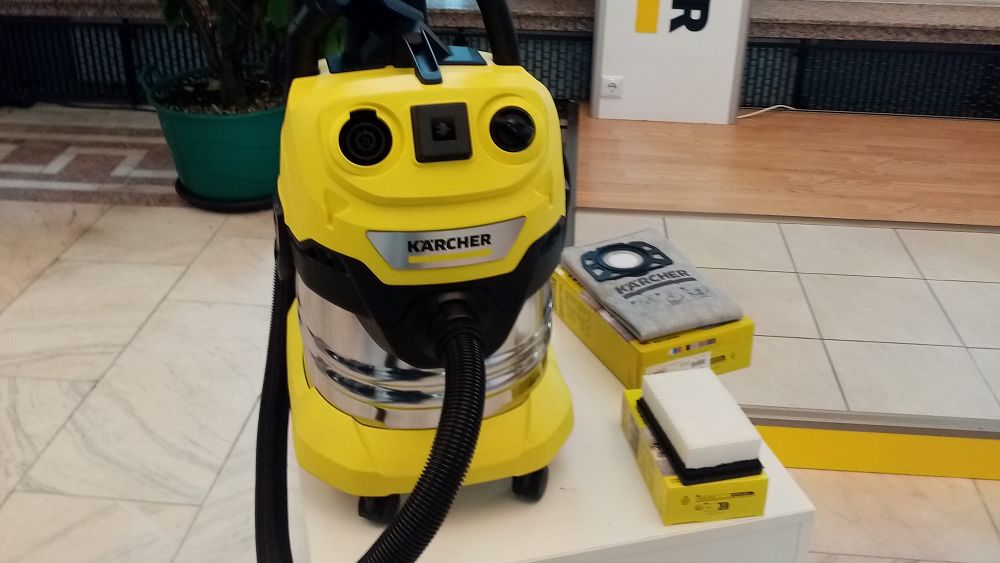 Exportăm curățenie: Românii produc la Curtea de Argeș un aspirator care se vinde pe toată planeta