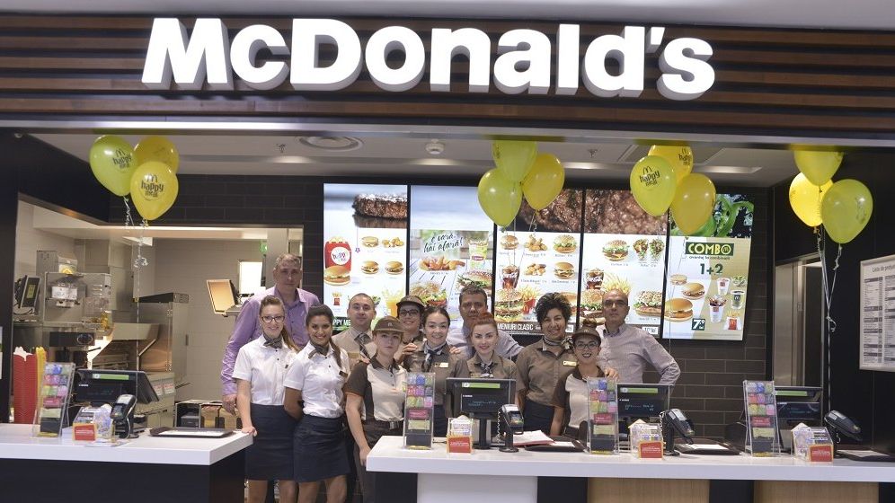 McDonald's recruteaza 1.000 de oameni. Ce salarii promite compania?