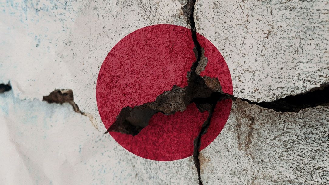 Cutremurul din Japonia: Imagini cu efectele seismului. Clădiri prăbușite și evacuări în unele zone