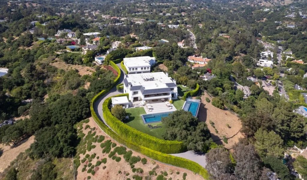 Cum arată casa de 68 mil. euro, scoasă la vânzare de Jennifer Lopez și Ben Affleck - Imagine 2