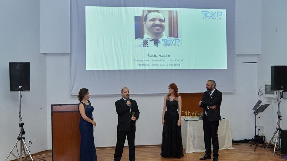 Povestea primului nevazator din Romania licentiat in informatica: despre prejudecati si reusite, cu Radu Vasile