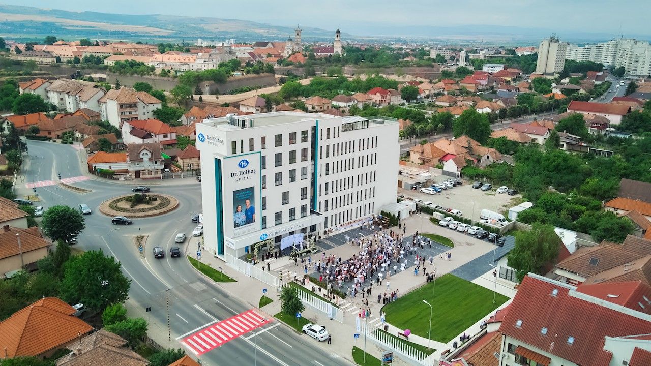 Rețeaua Dr. Holhoș deschide cel mai mare spital de oftalmologie din Transilvania