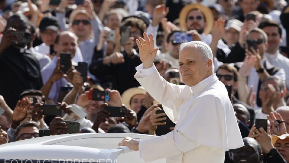 VIDEO: Papa Leon al XIV-lea își începe pontificatul. A parcurs Piaţa Sf. Petru cu papamobilul. Zelenski și JD Vance, prezenți la eveniment