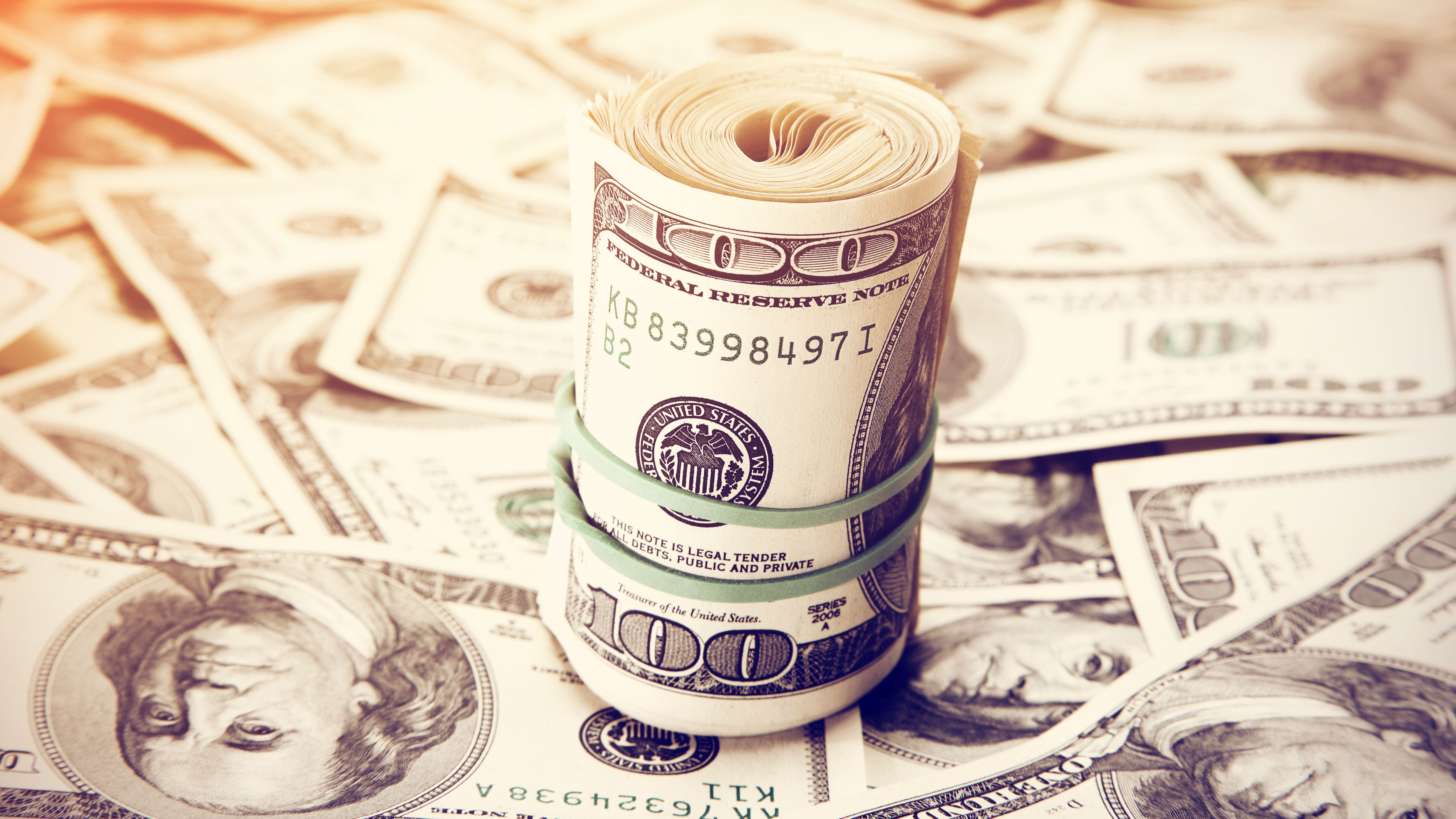 Miliarde de dolari continua sa curga la nivel global catre noii jucatori din sistemul financiar: cat au primit anul acesta si de la cine