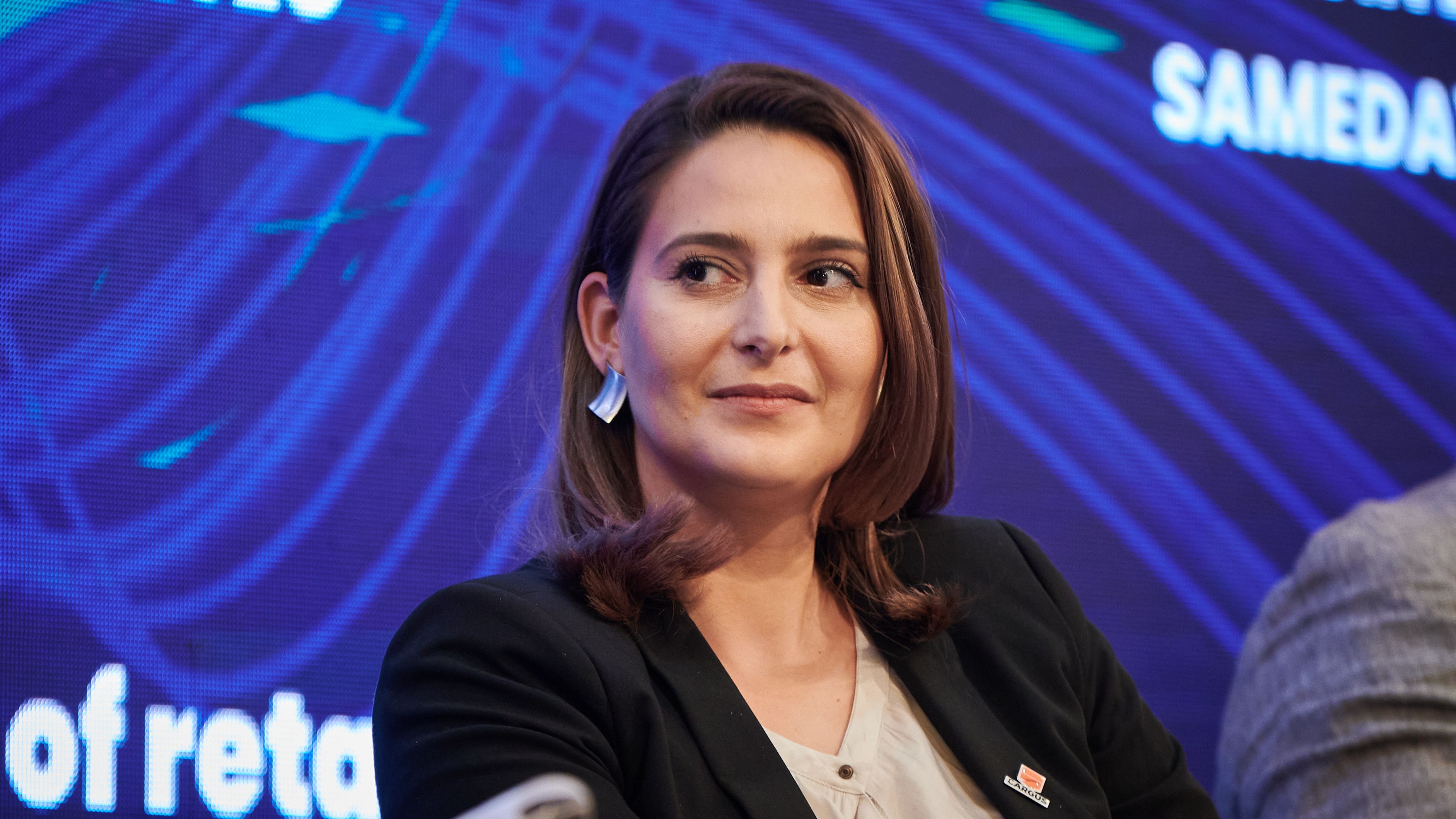 Se va scumpi taxa de livrare la curier? Răspunsul Andreei Radu, marketing director Cargus