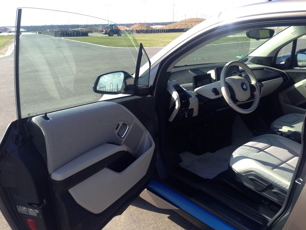 BMW i3 si i8 - Imagine 16