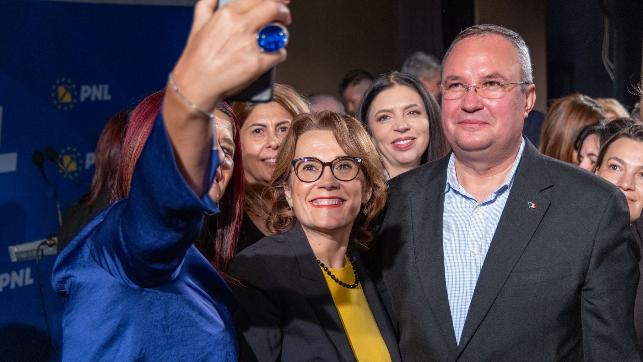 Începe cursa declarațiilor patriotice. Ciucă: Iubirea de ţară stă în inimă şi în faptă