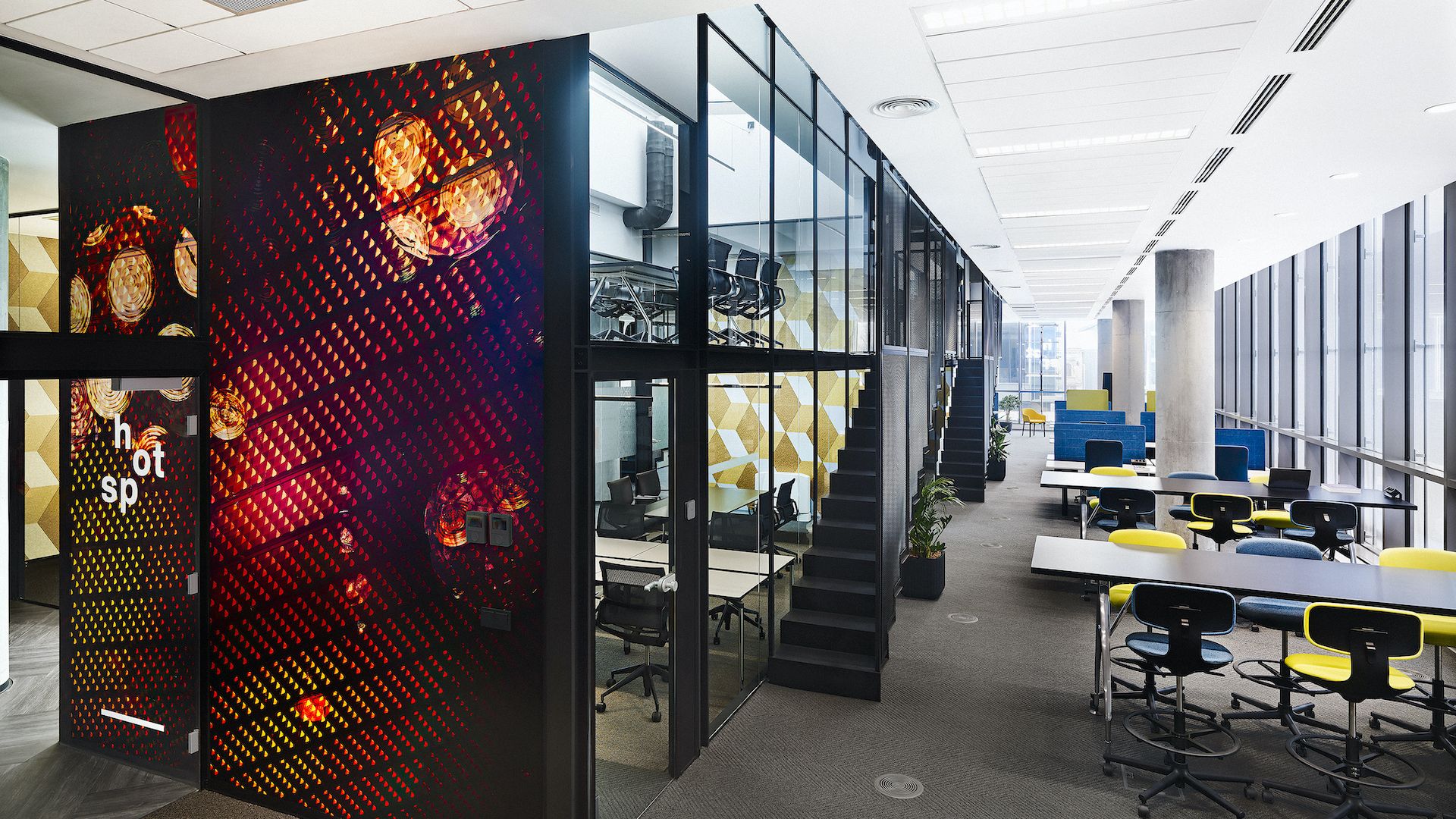 De ce mai ai nevoie de birou, dacă poți lucra și de acasă? | Birourile flexibile, ce sunt și cum funcționează