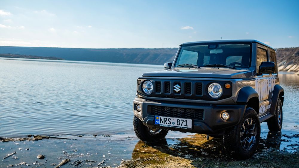 IFN-ul deținut de UniCredit bate palma cu Suzuki: Românii își pot lua credite de 300.000 lei pentru a cumpăra mașini noi