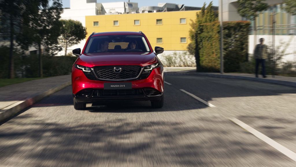 [FOTO] Noua Mazda CX-5 este mai mare, dar pierde motorizarea diesel - Imagine 20