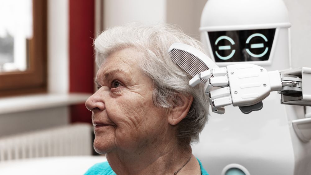 Roboții ar putea lua locul badantelor: AI-ul învață să îngrijească persoanele bolnave şi vârstnice