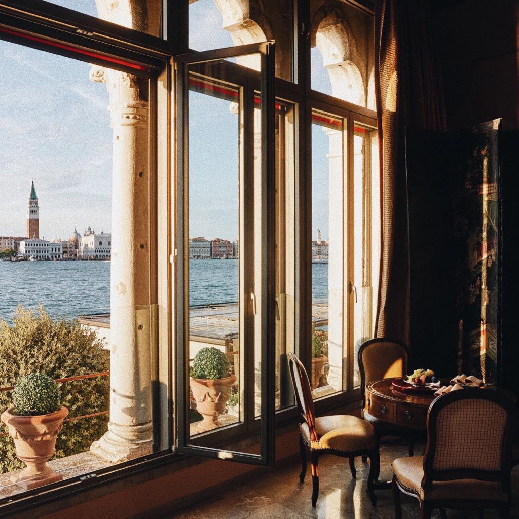 [GALERIE FOTO] Cum arată hotelul din Italia declarat cel mai bun din lume - Imagine 11