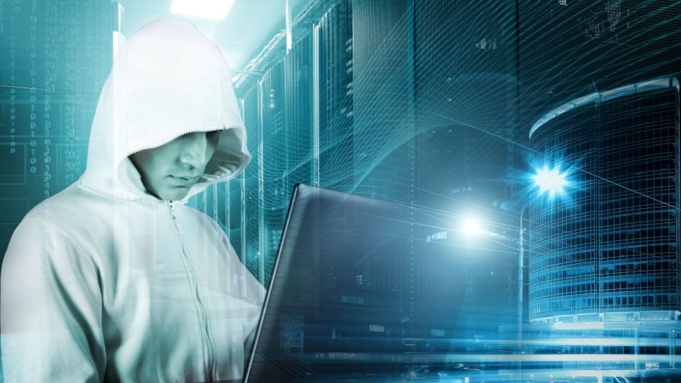 Votezi cu mintea ta sau ce spune ferma de troli? Românii votează la finalul unei campanii în care online-ul a fost rege și manipularea la ordinea zilei