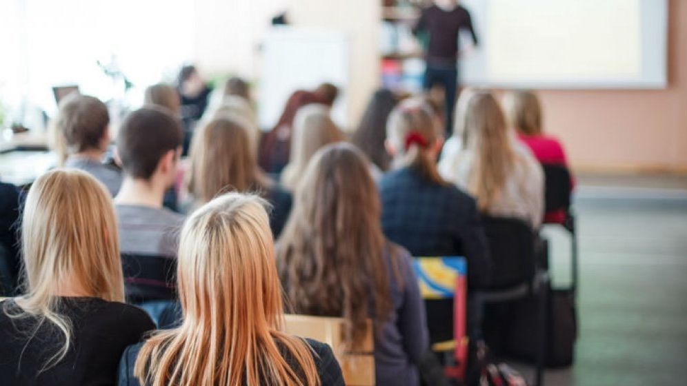 Elevii si studentii, despre programul "Investeste in tine": Ar putea duce la scaderea bugetului pentru educatie