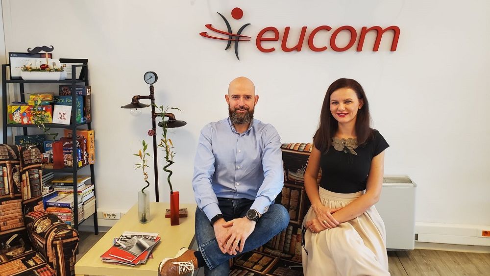Centrul de limbi străine Eucom oferă cursuri gratuite de limba română și engleză refugiaților ucraineni