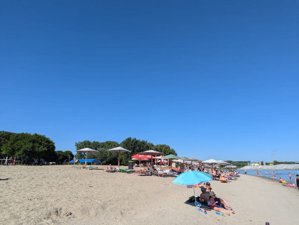 Samskara Beach: Cum arată plaja cu prețuri decente din apropierea Bucureștiului - Imagine 26