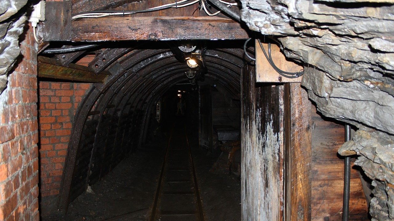 Minerii de la Lupeni continuă greva din subteran