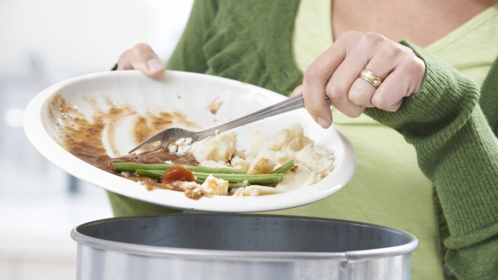 Risipa alimentară de Sărbători: Cum să nu mai aruncăm banii „la gunoi” de Crăciun și de Anul Nou