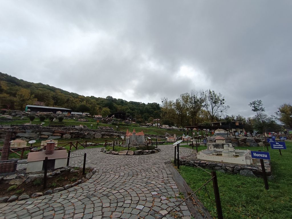GALERIE FOTO: Parcul Mini Transilvania sau cum să faci un tur în Ardeal în mai puțin de o oră - Imagine 49