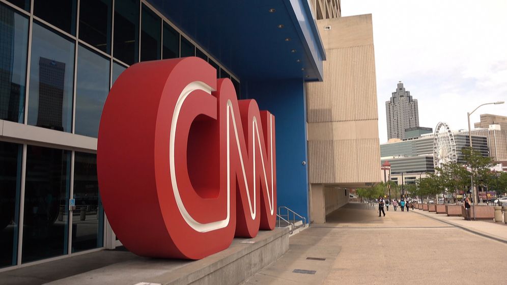 CNN a concediat trei angajați care au venit la redacție nevaccinați