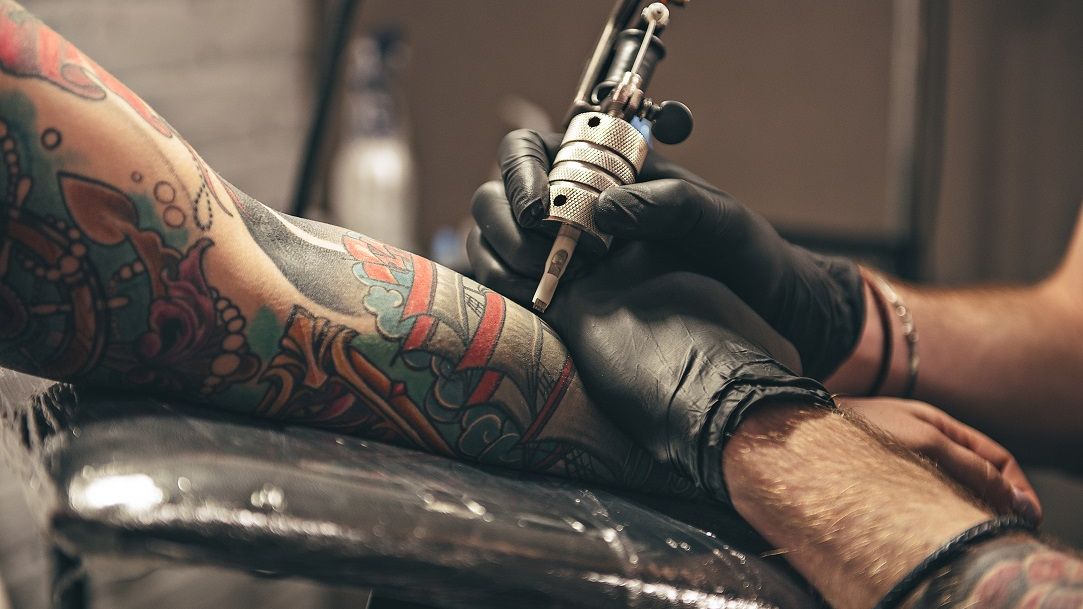 Startup-ul care te ajută să îți faci tatuaje fără să te temi că te plictisești de ele sau nu te mai reprezintă