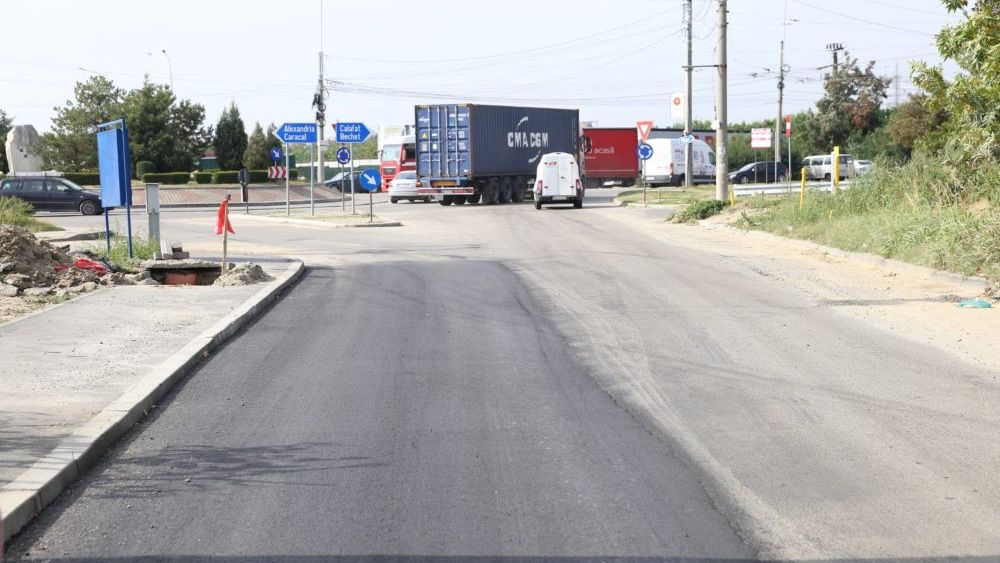 Dilemele birocrației: Stradă asfaltată doar pe jumătate într-o comună din Dolj