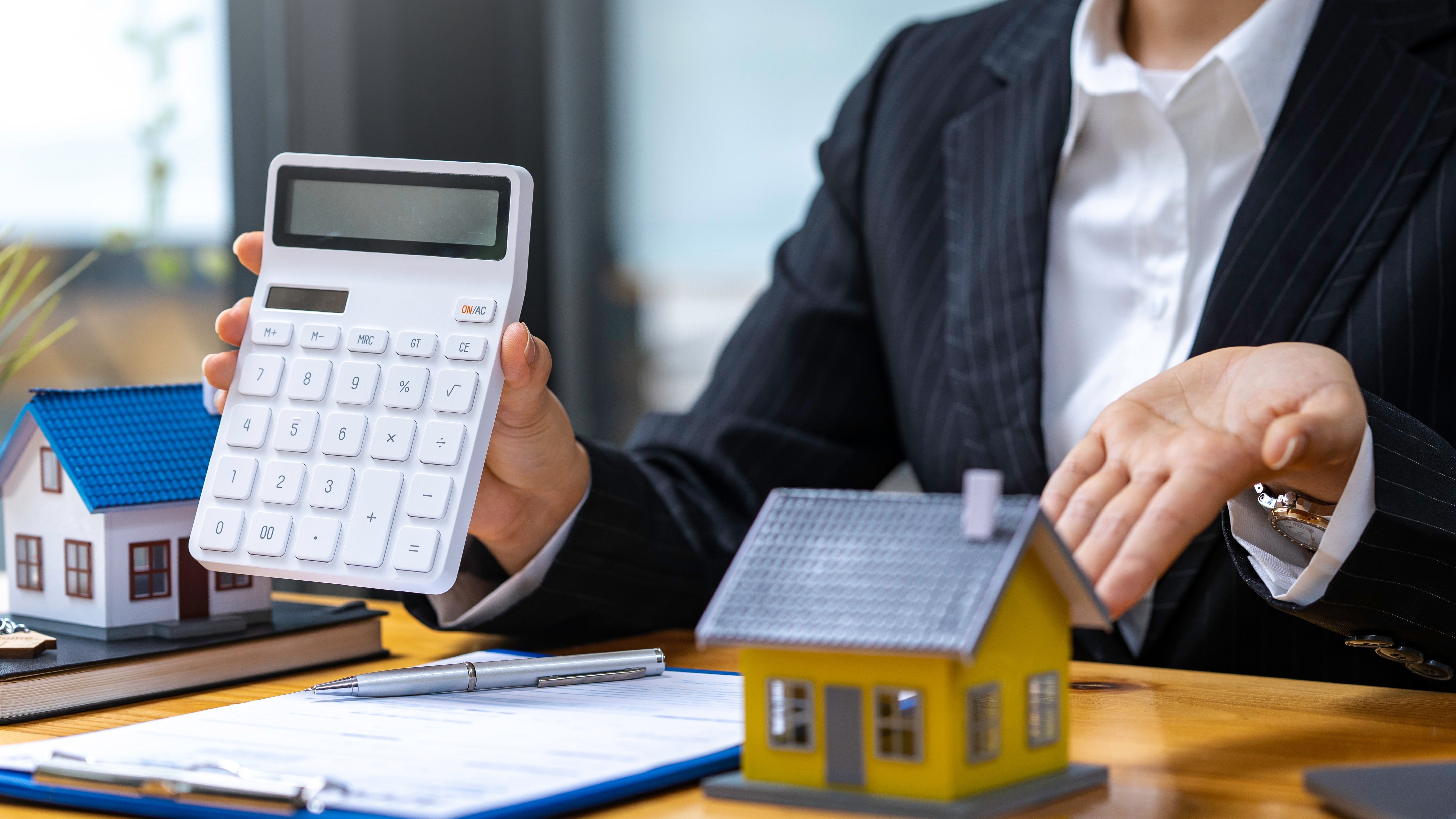 Dezvoltatori: Blocajul imobiliar taie din oferta de locuințe noi, iar Capitala pierde bani