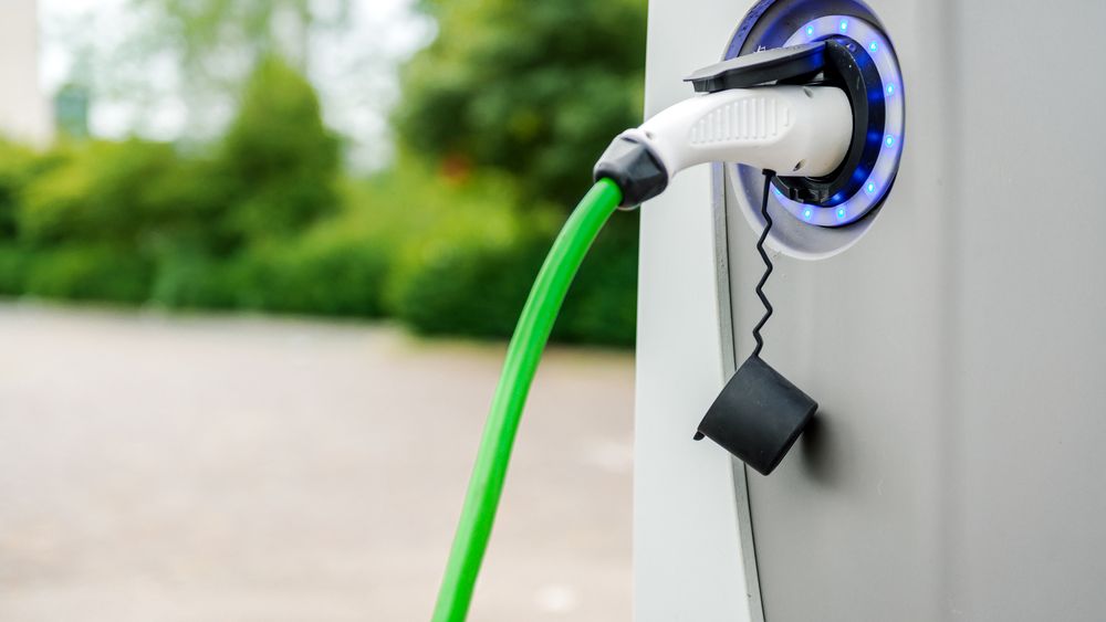AFM: Vrem statii de incarcare pentru masini electrice la fiecare 100 km. Bugetul programului este de 120 MIL. euro