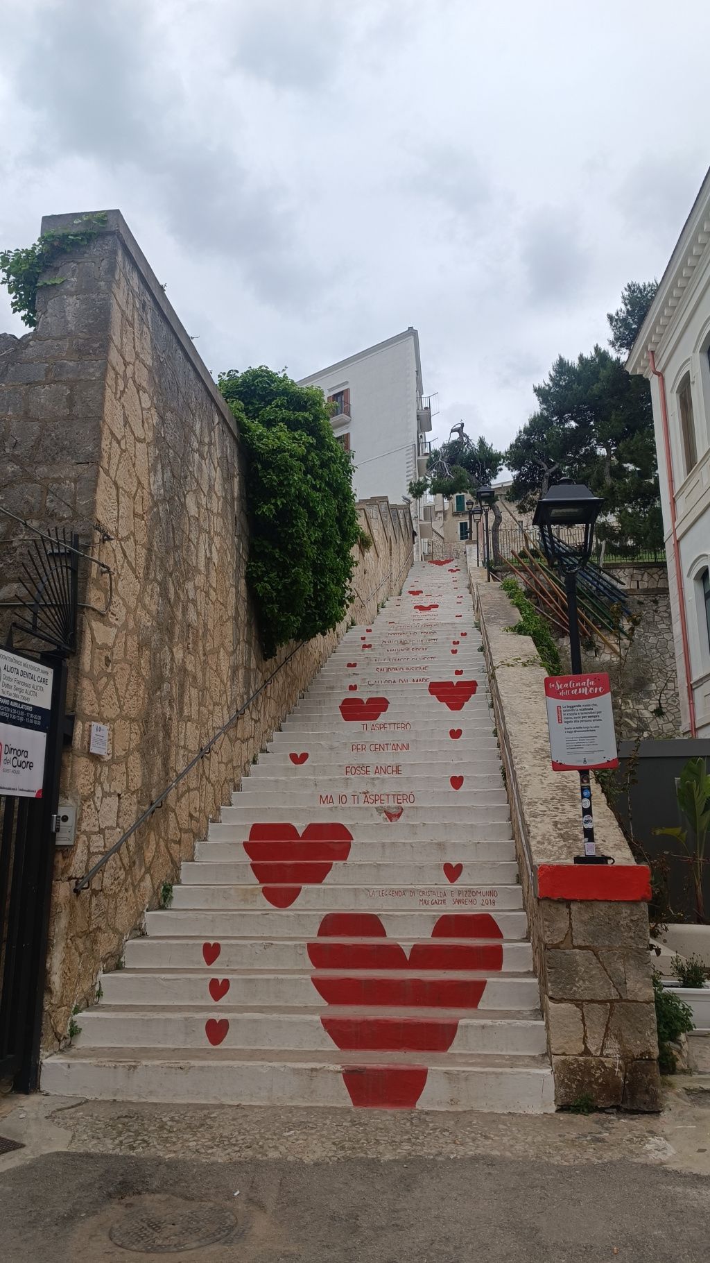 GALERIE FOTO: Vieste, orașul italian pitoresc cu străduțe ca-n filme, în care picioarele te poar - Imagine 9