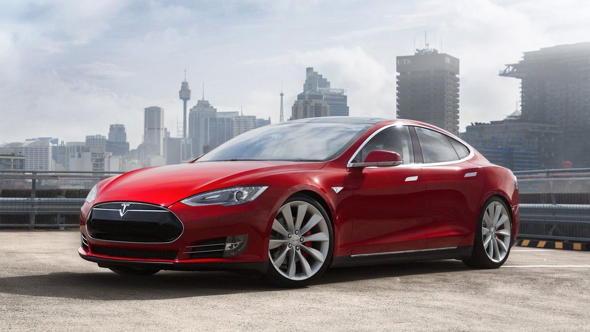Tesla a devenit a doua cea mai rapida masina din lume
