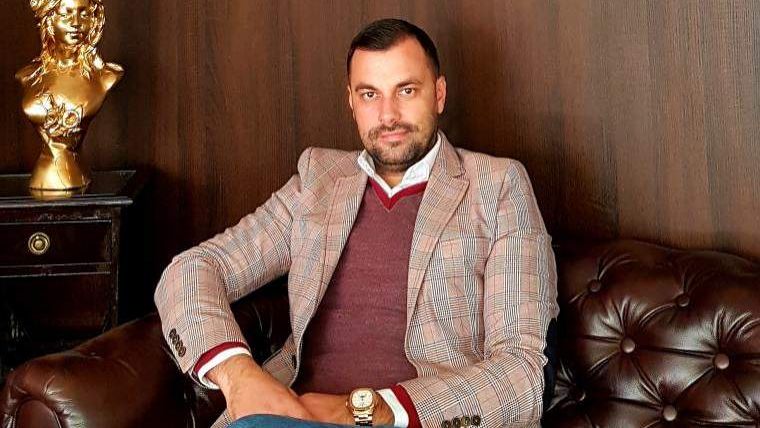 Proprietar de hotel: Este un boom turistic in Bucuresti. Turistii vin pentru ca mancarea si bautura sunt mai ieftine