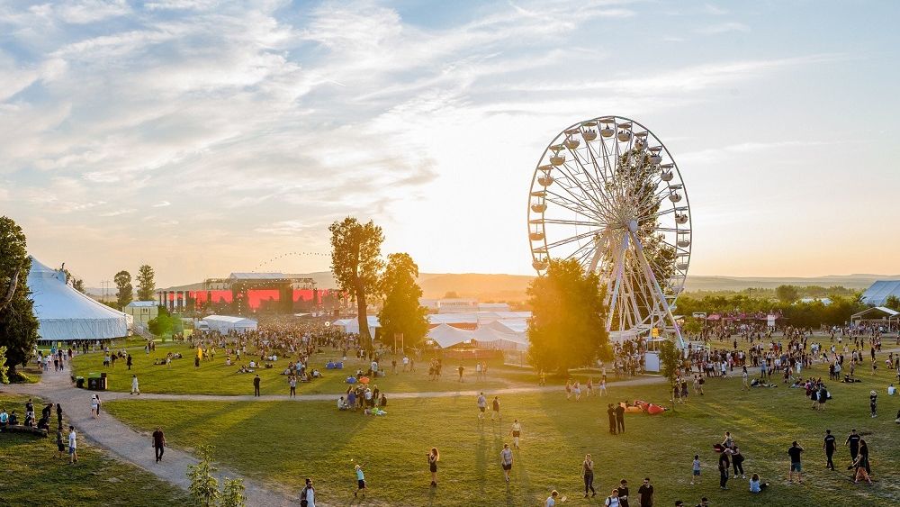 Electric Castle: cum devin 30 de hectare un oras care traieste doar cinci zile si cine sunt locuitorii lui