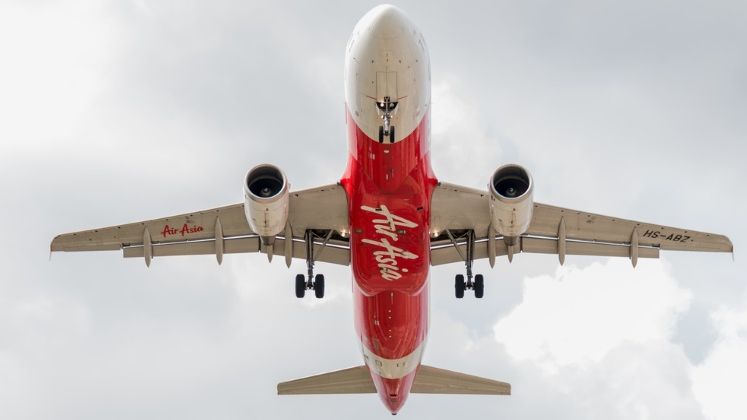 Compania aeriana low-cost AirAsia introduce zboruri catre Europa