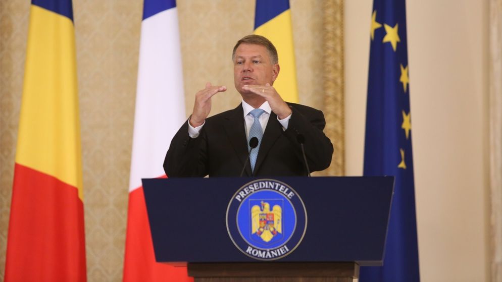 Klaus Iohannis denunță recunoașterea regiunilor separatiste ucrainene de către Vladimir Putin